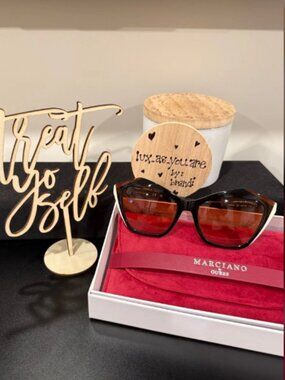 SMA002. Marciano Sunglasses, Cat-Eye, White/Black/Brown Gradient Lens